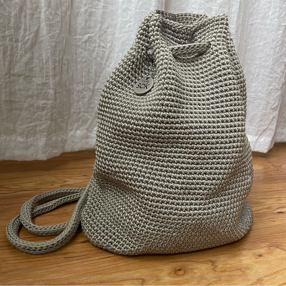 The Sak Dylan Large Crochet adjustable drawstring gray taupe cream 90s backpack